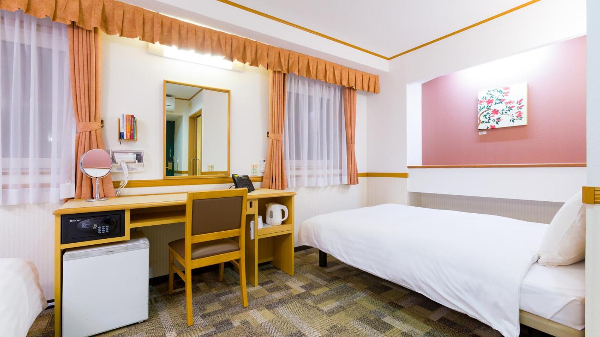Toyoko Inn Yamagata-Eki Nishi-Guchi Ямагата Стая снимка